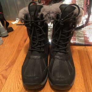 Size 8 women’s UGG snow boots.